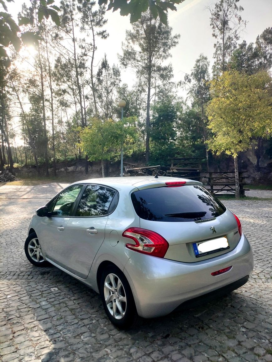 Peugeot 208 Apenas 102.000 km