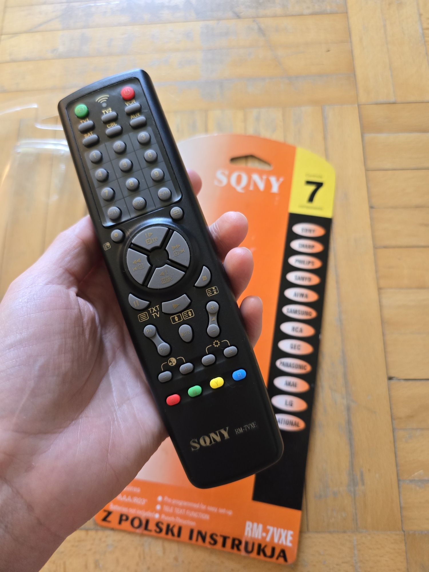 Pilot uniwersalny Sqni RM-7VXE prawie nowy do TV, wieży, VHS itd.