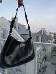 Guess czarna torebka Shoulder bag Logo z przodu unikat