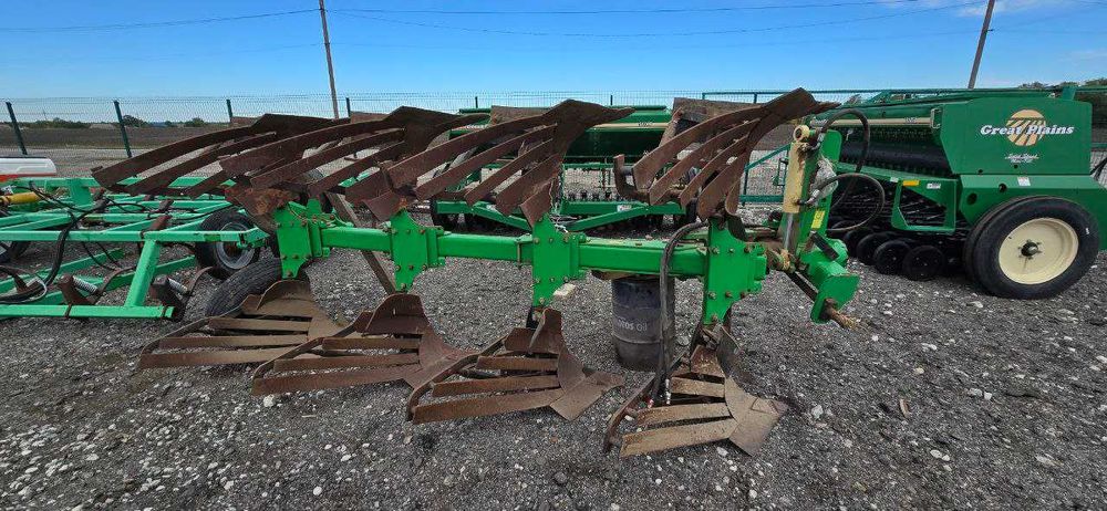 Плуг Велес Агро 3+1