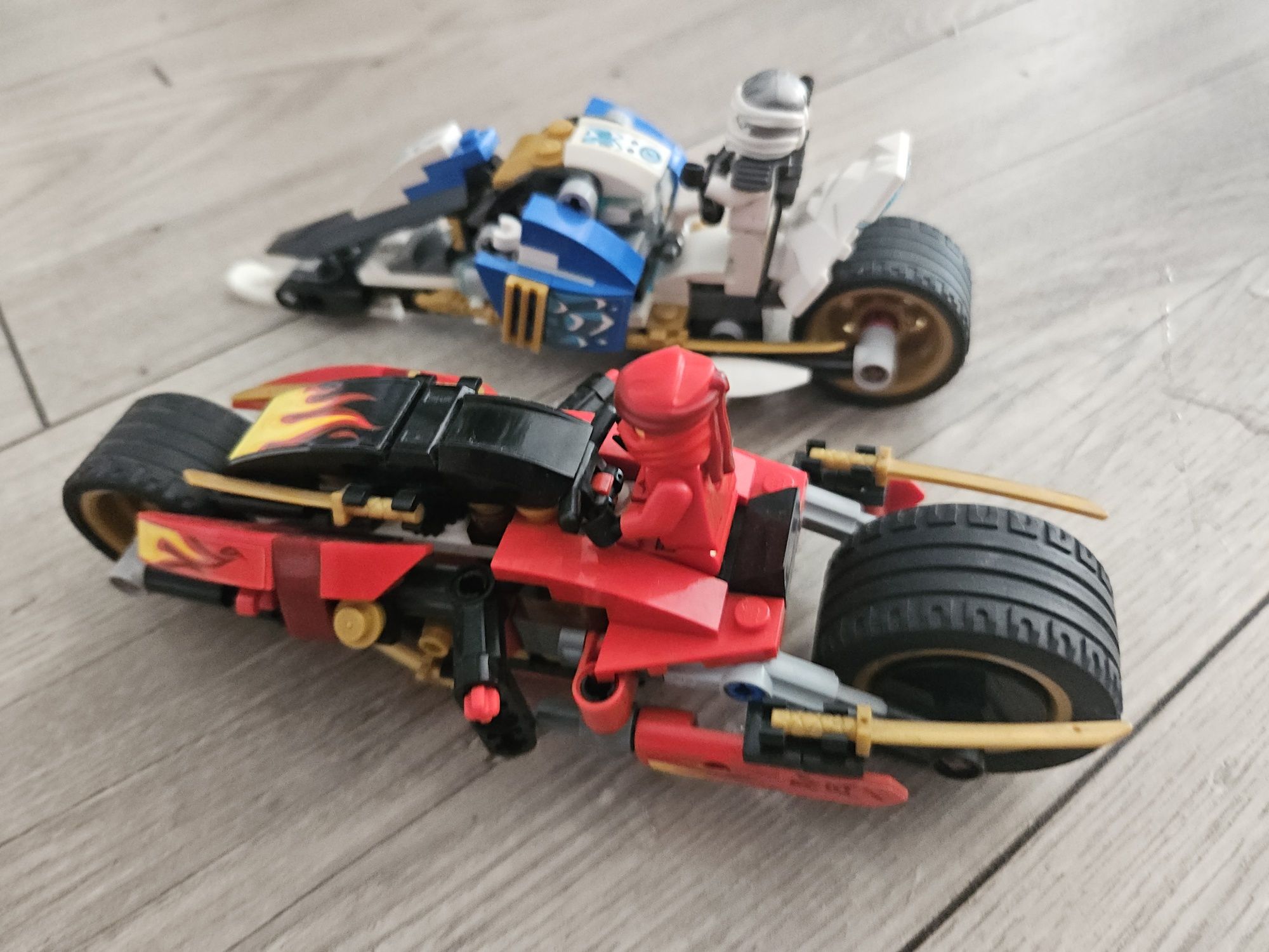 Lego Ninjago Skuter śnieżny Zane'a i motocykl Kaia + figurki
