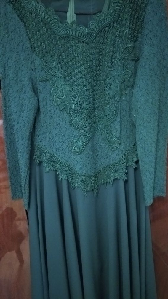Сукня( плаття) смарагдового кольору