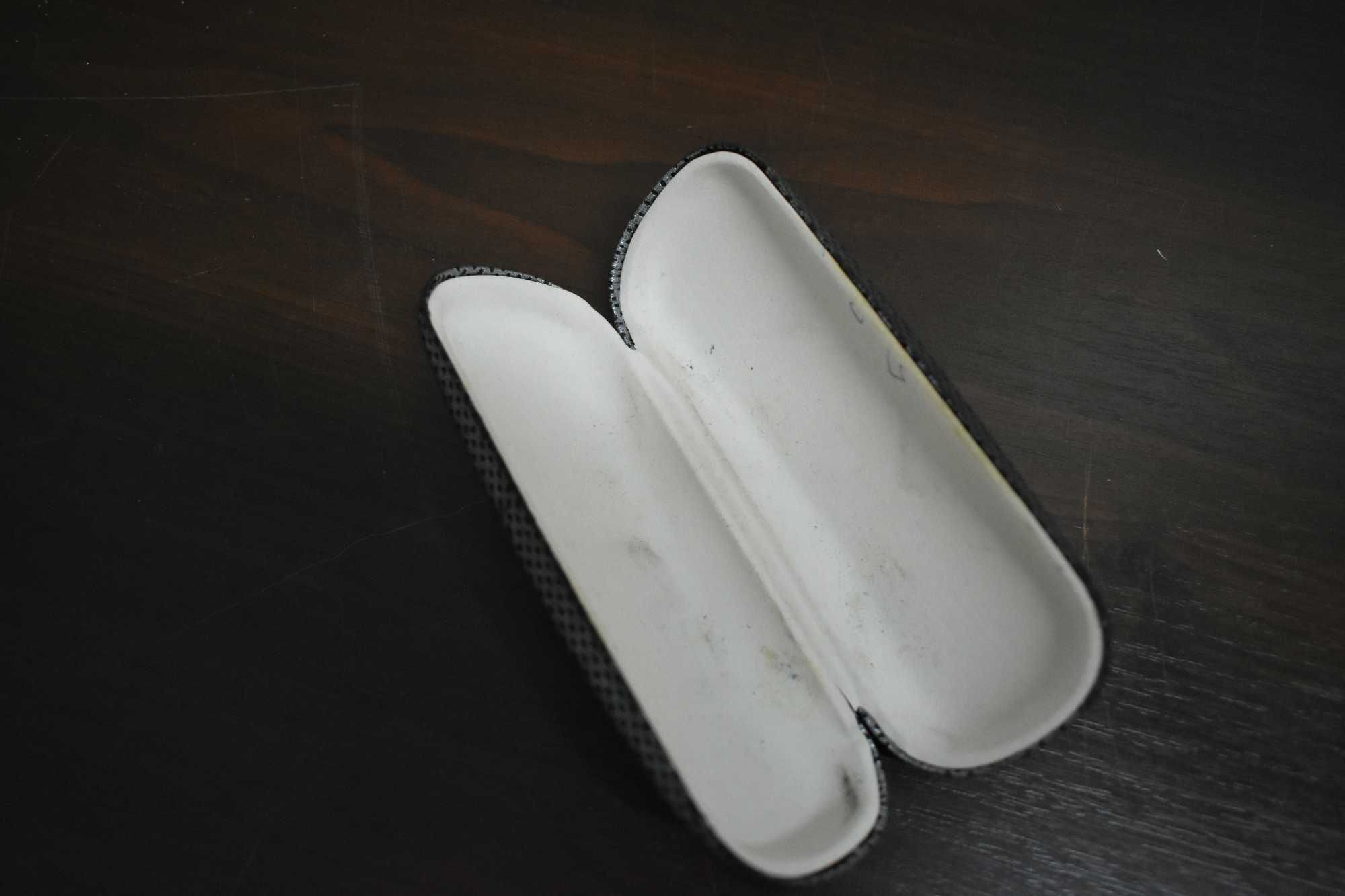 Etui twarde na okulary