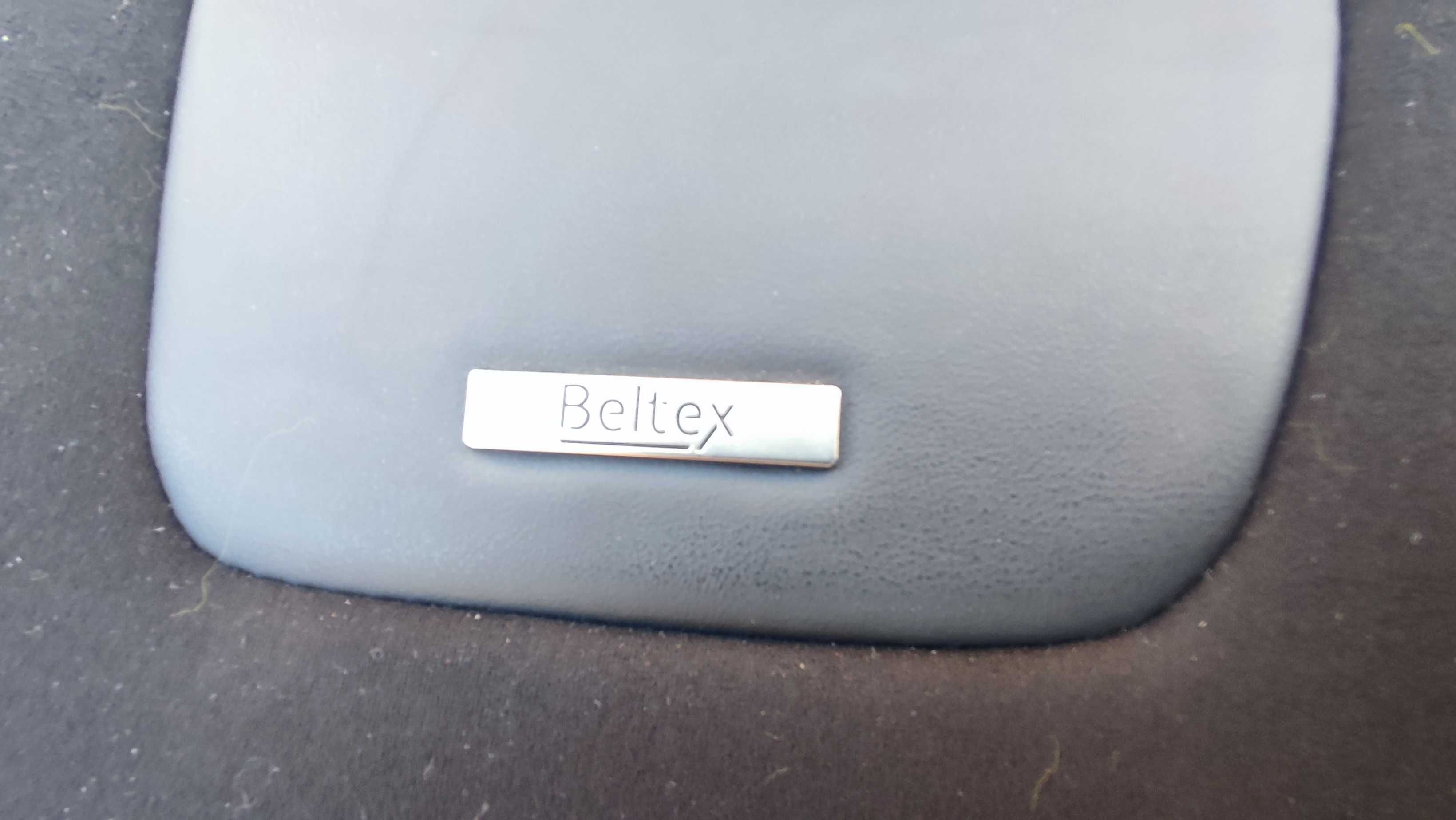 Продам універсальні чохли у авто Beltex!