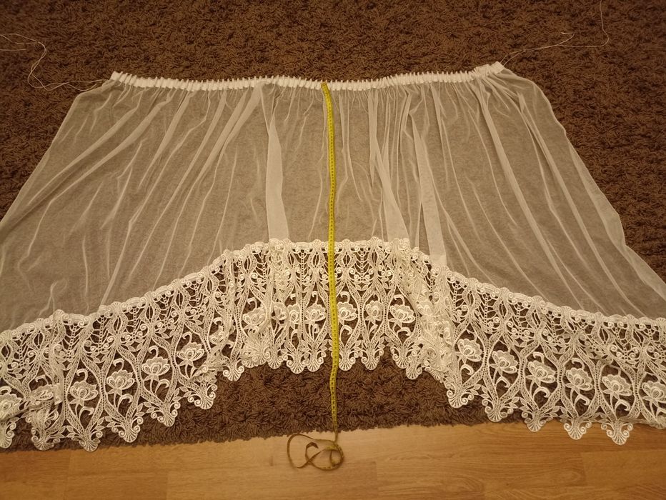 Bardzo ładna biała firanka z gipiurą