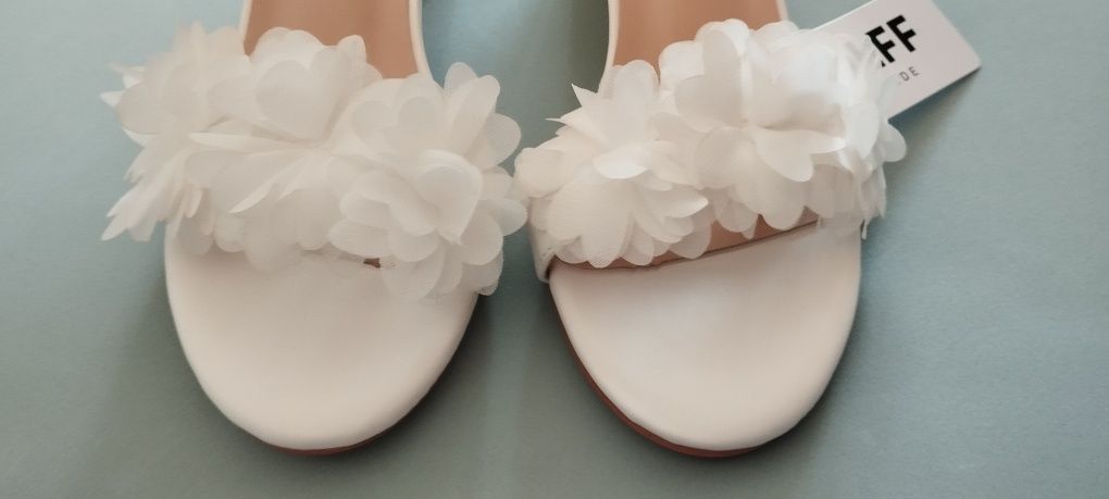 Sapatos de mulher (brancos)