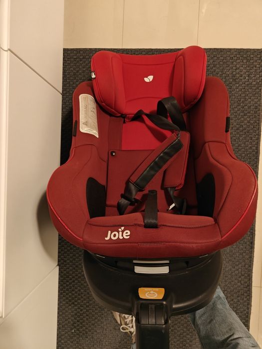 Cadeira Auto Joie i-Spin 360  (0-48 meses)
É certi