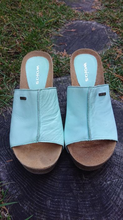 Wojas miętowe skórzane klapki koturny na korku sandałki. Venezia.