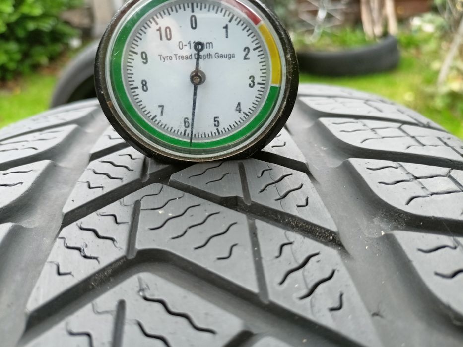 235/45 R19 Pirelli Sottozero 3 2020r. 6mm.  Para 370zł