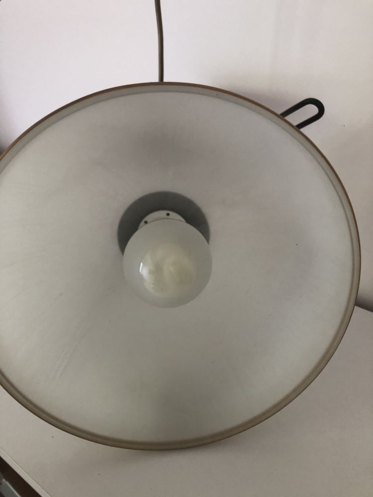 Piękna lampa wisząca stare złoto matowe szkło reg. długość śr. 30cm