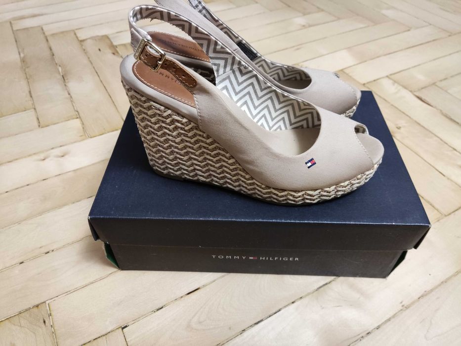 Жіночі босоніжки