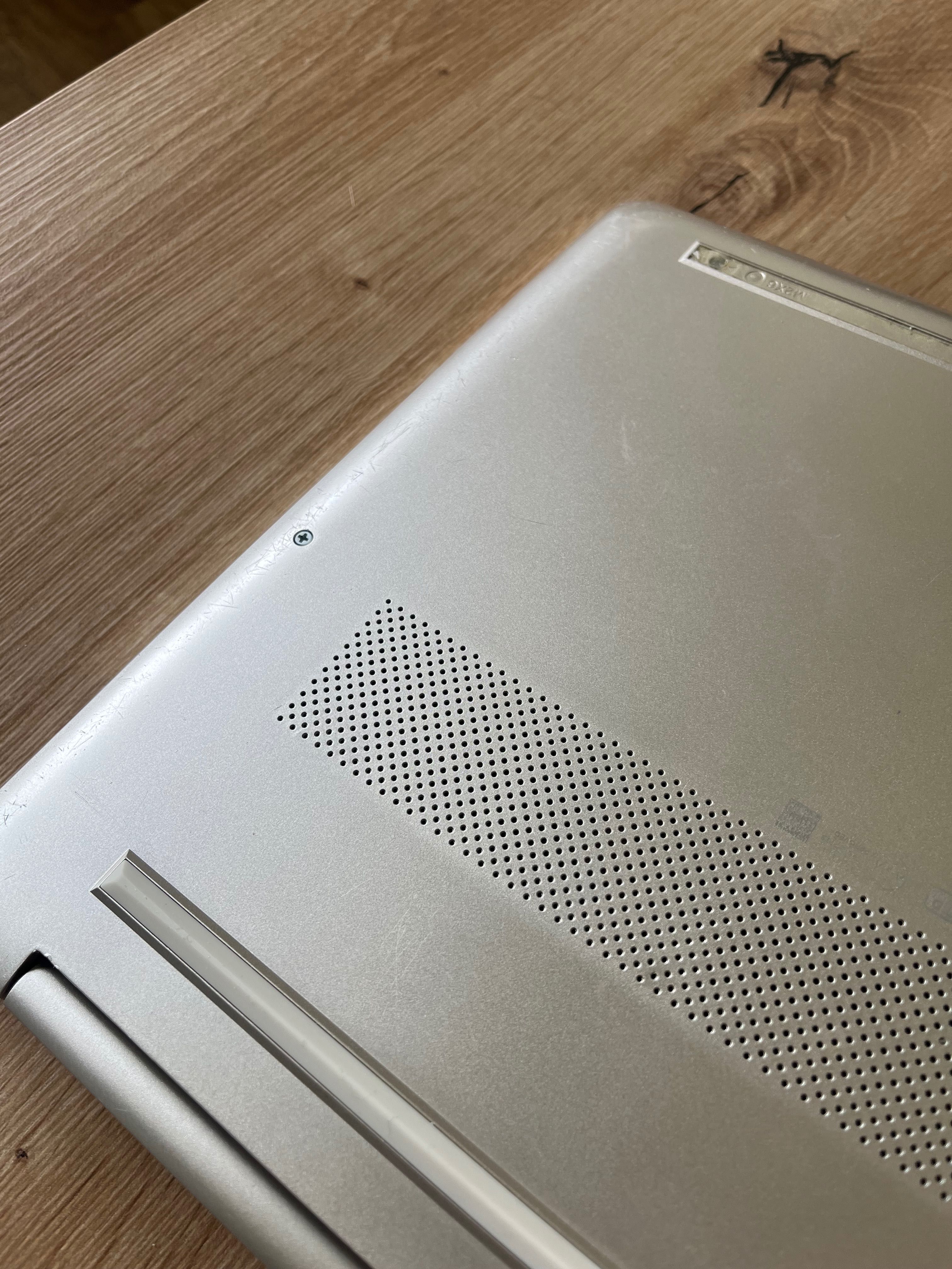 Laptop HP 15s fq2011nw złoty