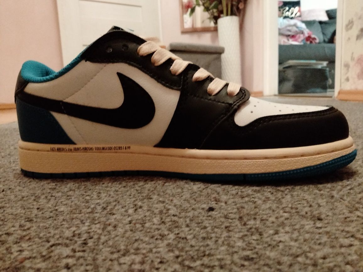 Jordan 1 low Travis Scott Fragment