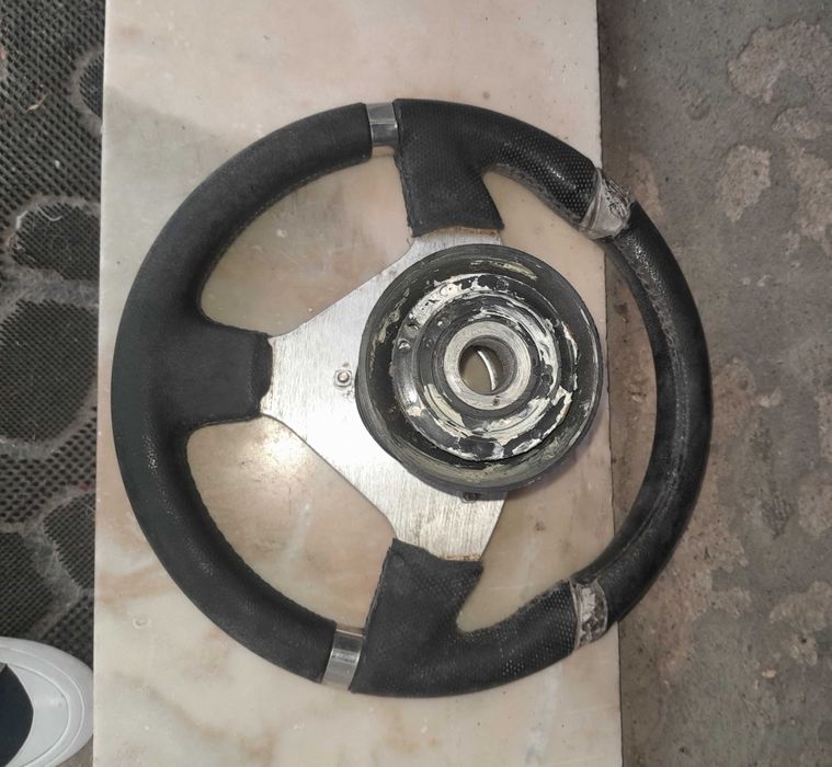 Volante pequeno com cubo