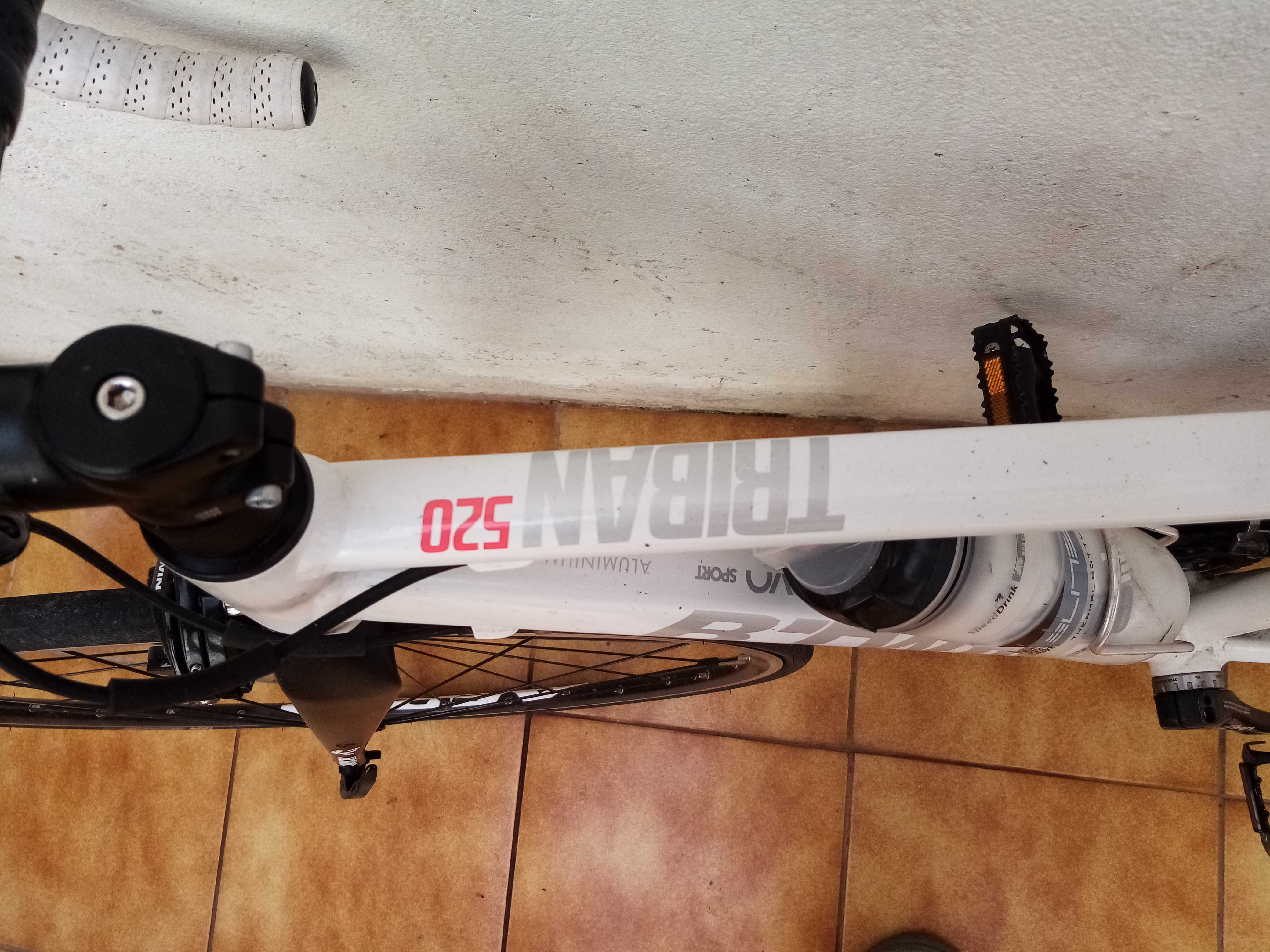 Bicicleta estrada forquilha carbono triban 520