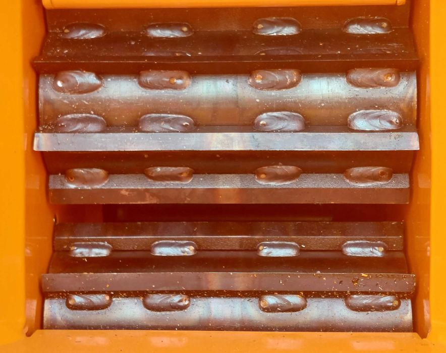 ROZDRABNIACZ DO GAŁĘZI, frezarka do usuwania pni, korzeni, itp WYNAJEM