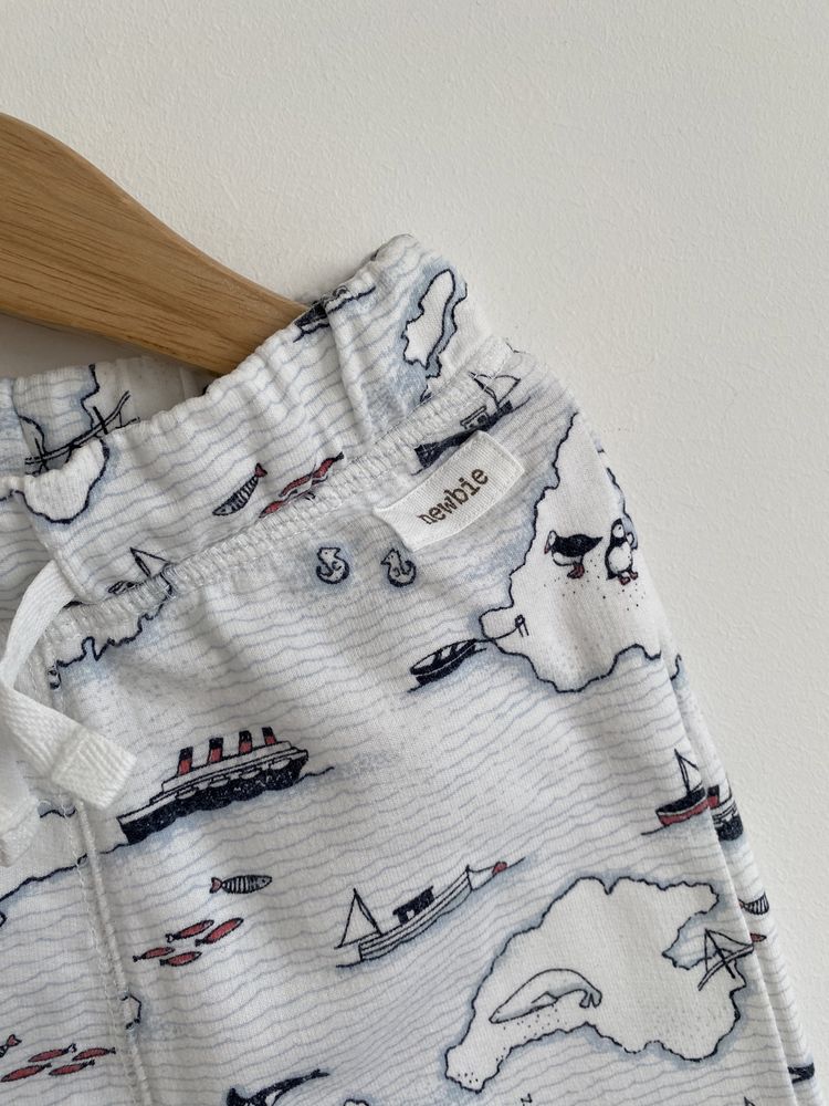 Legginsy newbie 74 białe w statki motyw żeglarski
