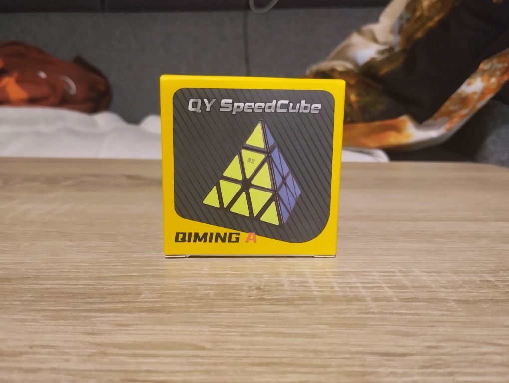 Kostka Pyraminx (Qiyi Qiming A)
Nowa, nieużywana kostka logiczna Pyram
