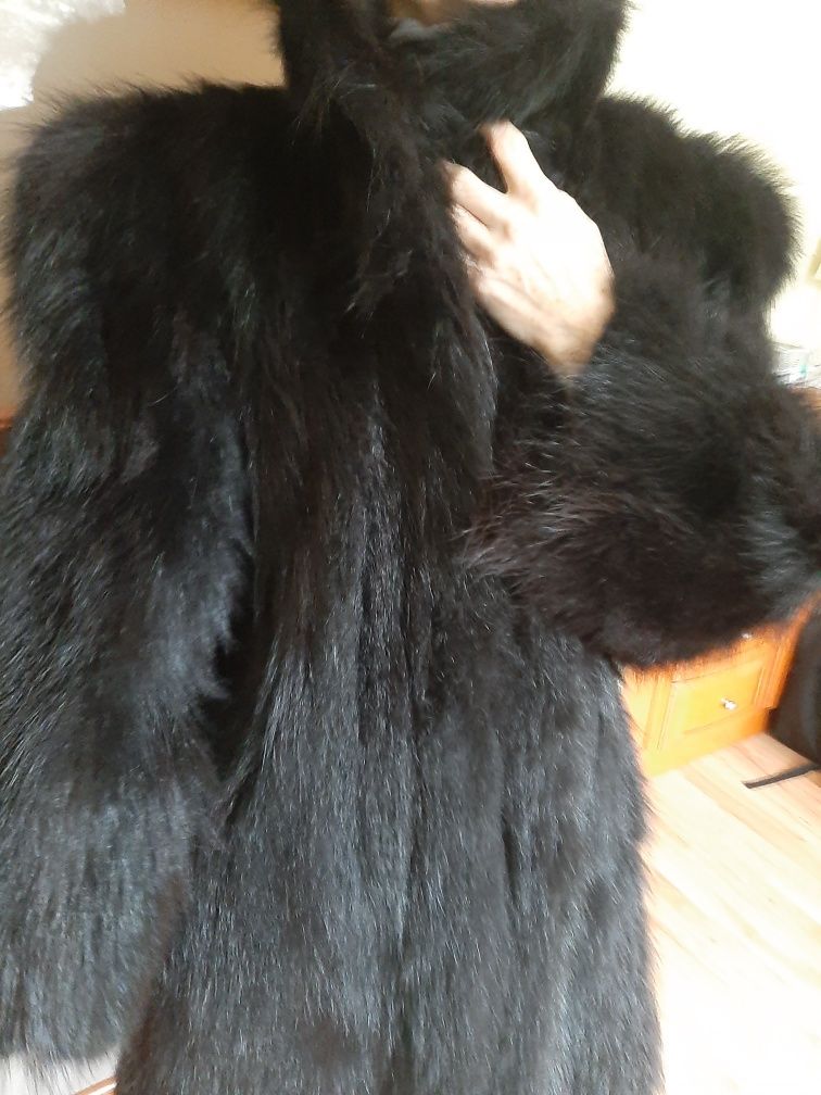 Futro naturalne z lisa czarne stan idealny