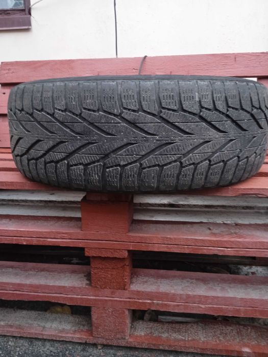 Резина Nokian 215 60 R17  1 шт.