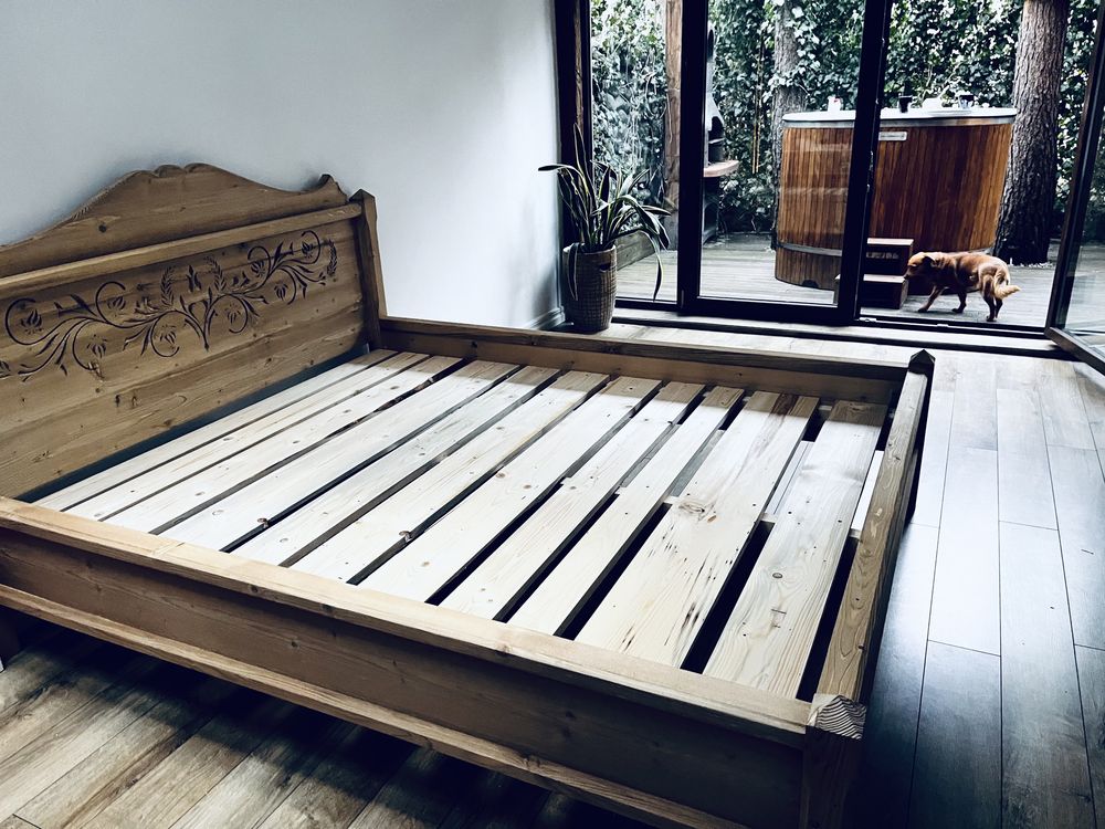 Łóżko góralskie recznie rzezbione lite drewno