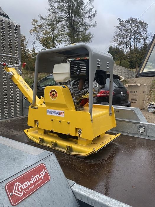 Wynajem minikoparki z silnikiem KUBOTA 1200kg, w zestawie z 3 łyżkami