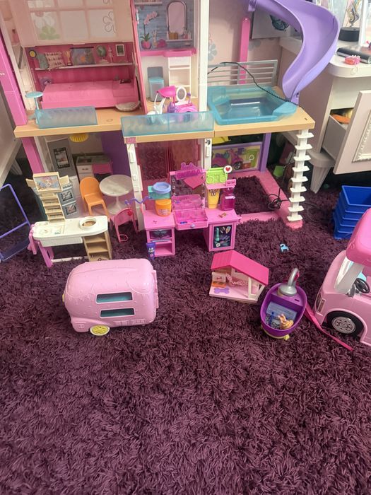 Domek Barbie plus akcesoria i kamper