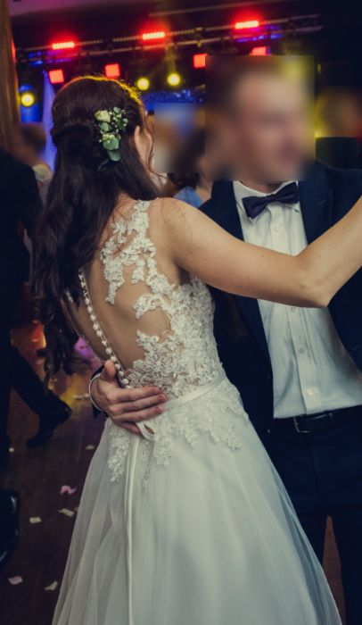 Koronkowa suknia ślubna