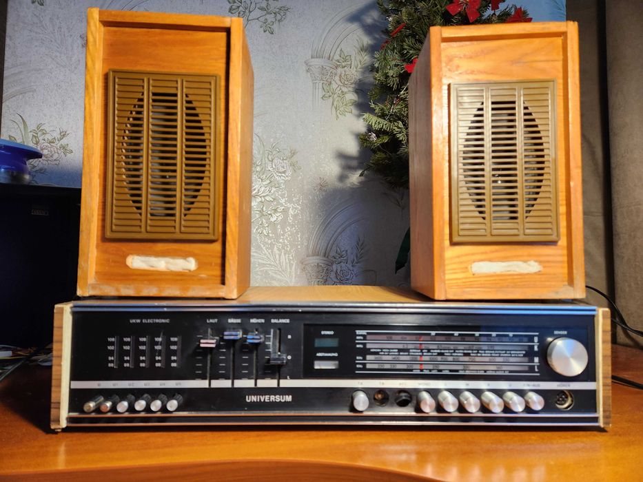 Вінтажний підсилювач Universum VT2323 радіо з колонками 5ГДШ-3