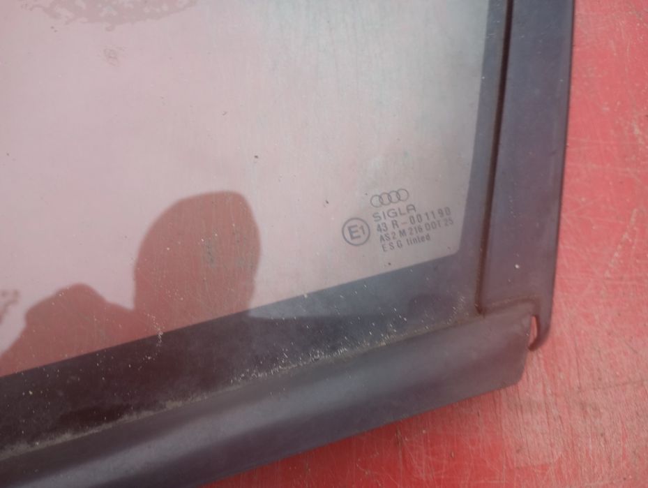 Audi 80 B3 szyba boczna karoseryjna karoserii prawa prawy tył