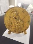 Arte sacra medalha e canastra