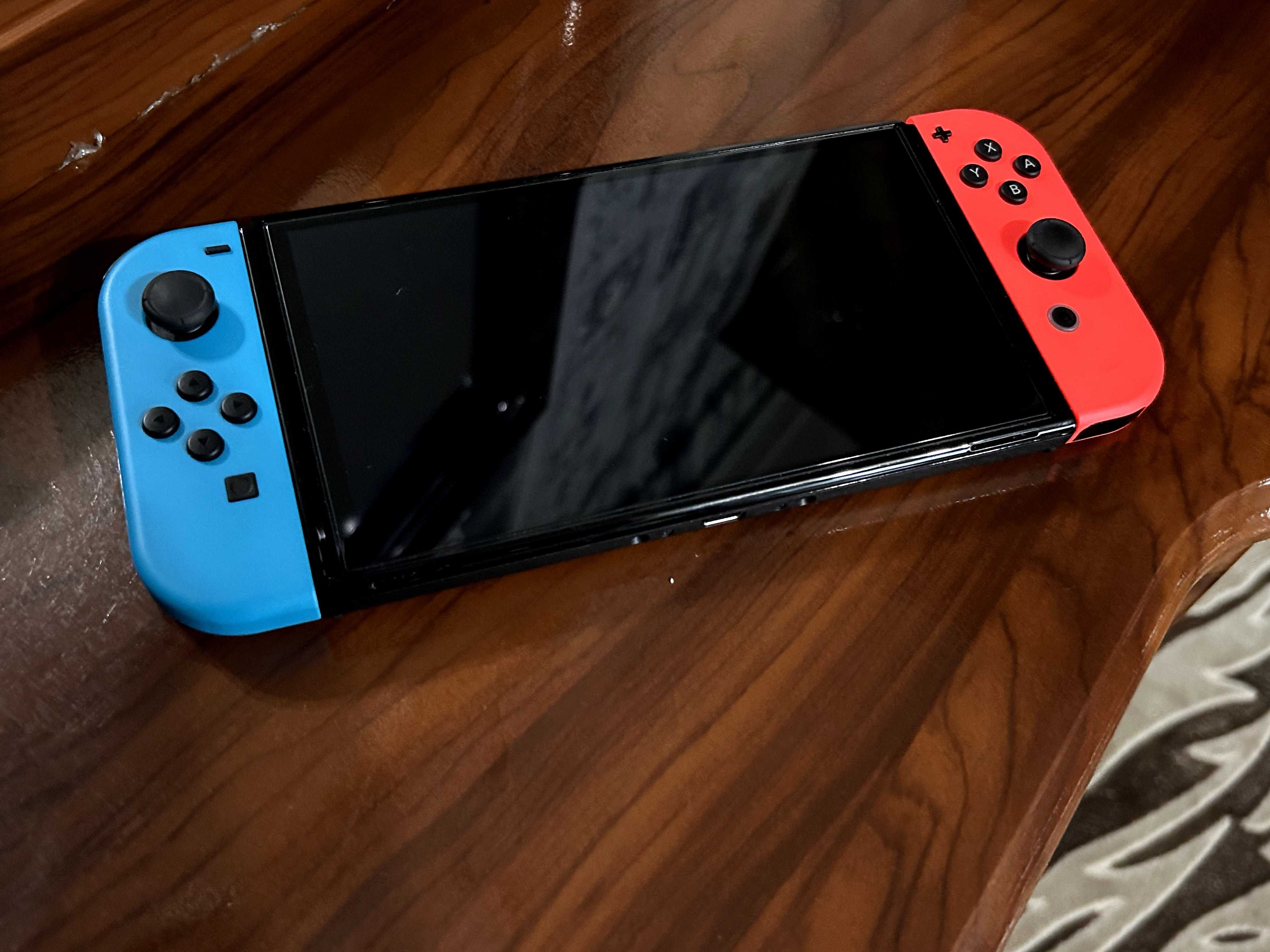 Nintendo Switch OLED повний комплект (стан нової) + гарантія від Ябко!