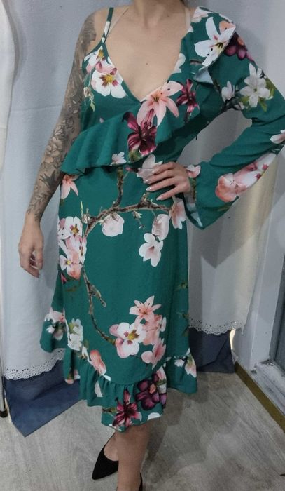 Zielona sukienka w kwiaty Boohoo rozmiar 38 nowa