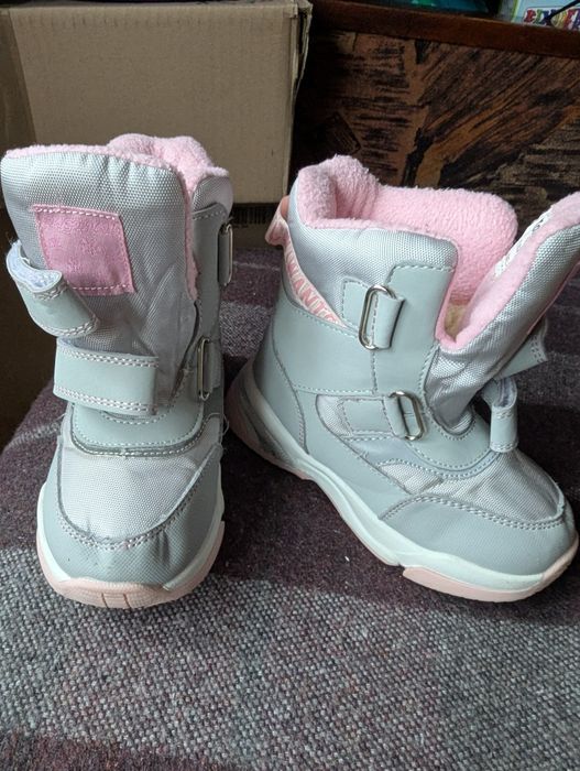 Зимове взуття на дівчинку