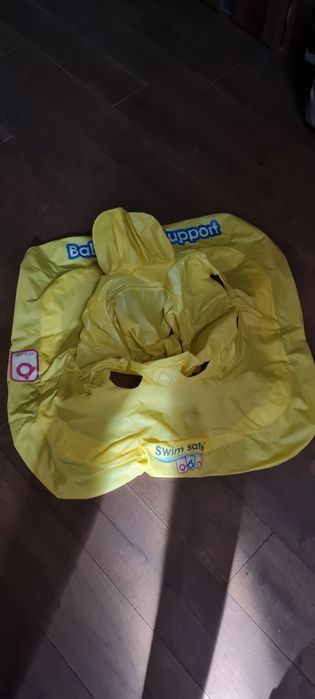 Koło siedzisko basenowe dla maluszków niemowlaków.