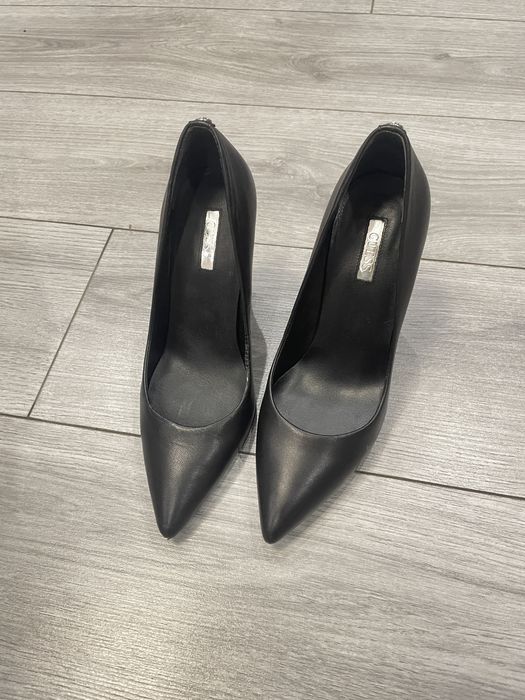 Шкіряні туфлі на підборах guess 37 розмір