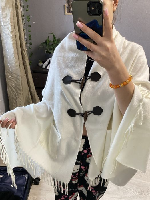 Пончо або плед-накидка для дому.