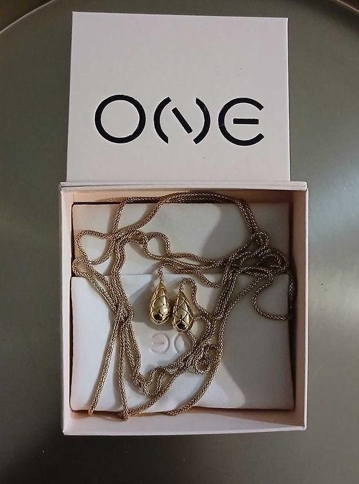 Lindo colar da marca ONE, Delightful dual golden praticamente novo.