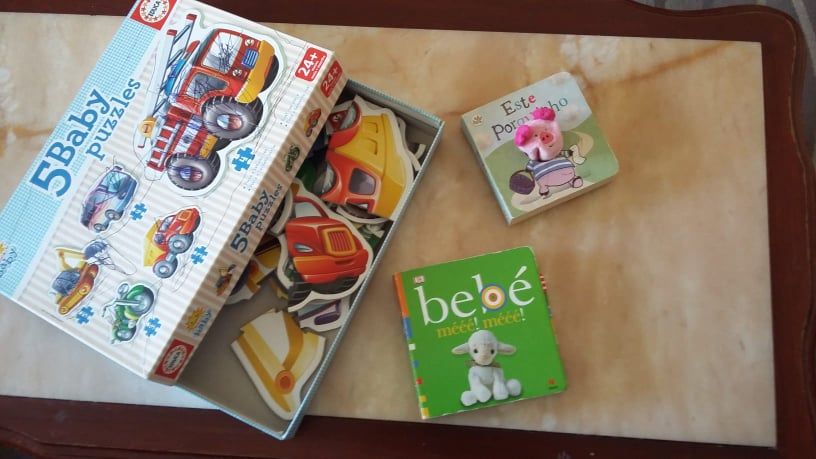 Livros e Puzzle Criança