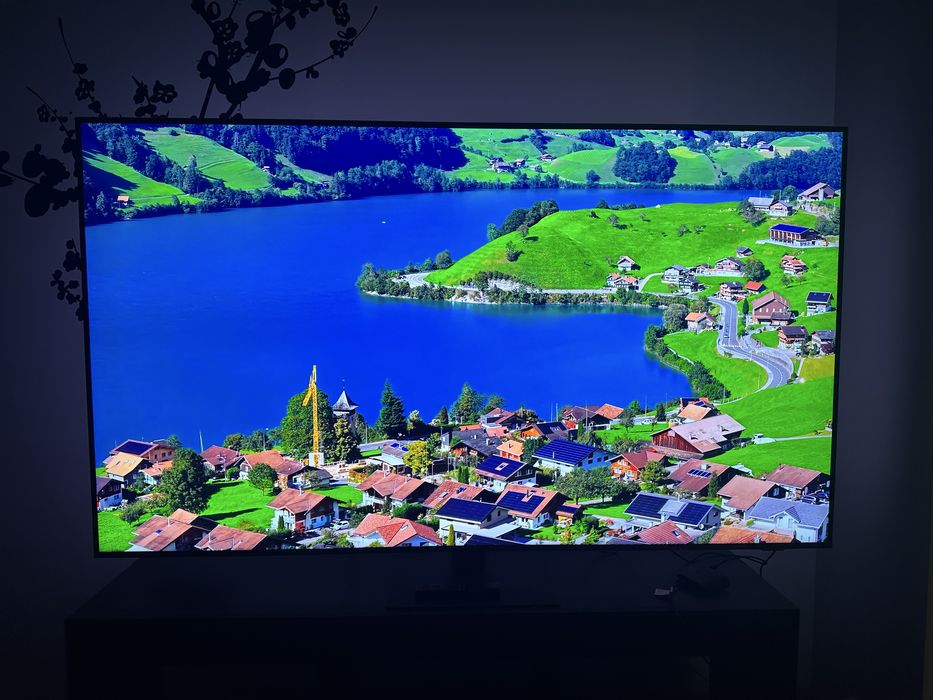 TV Samsung 65 cali UHD QLED 120Hz + Govee TV backlight
