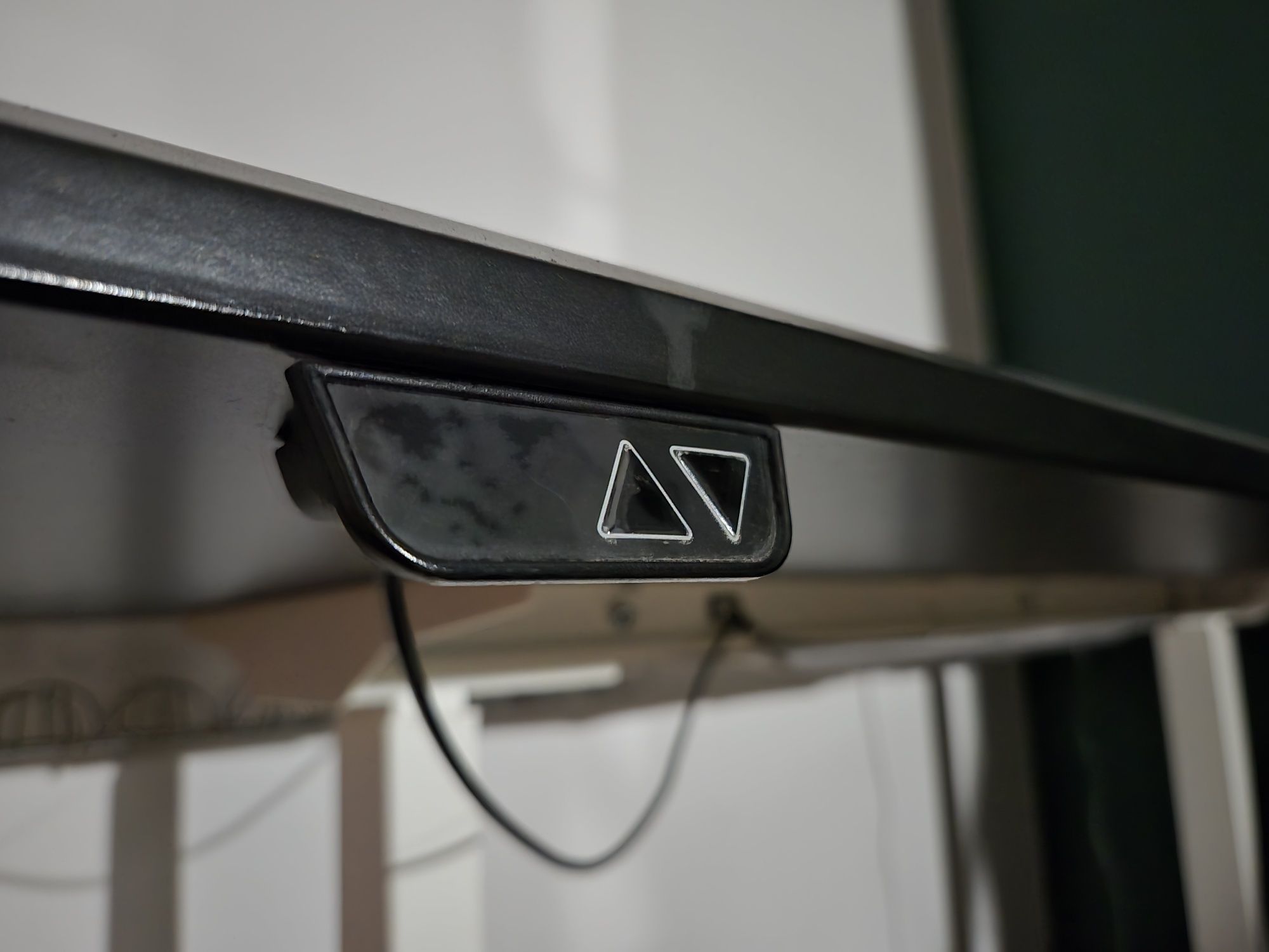 Biurko elektryczne Ikea podnoszone, stelaż Rodulf, blat Uppspel 180x80