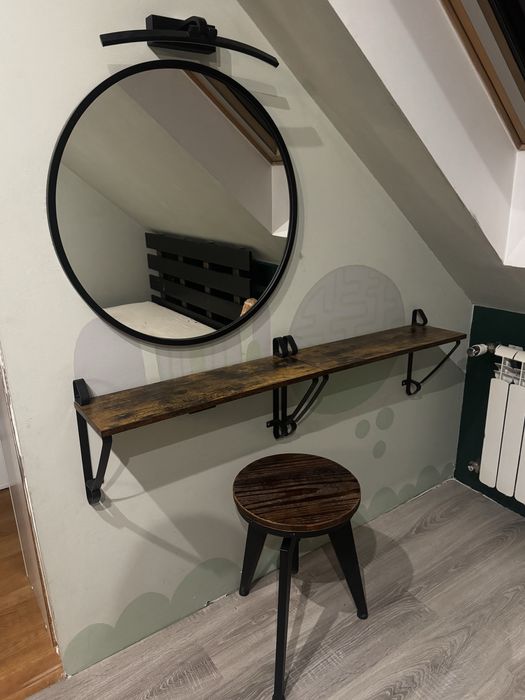 Toaletka z oświetleniem + półki