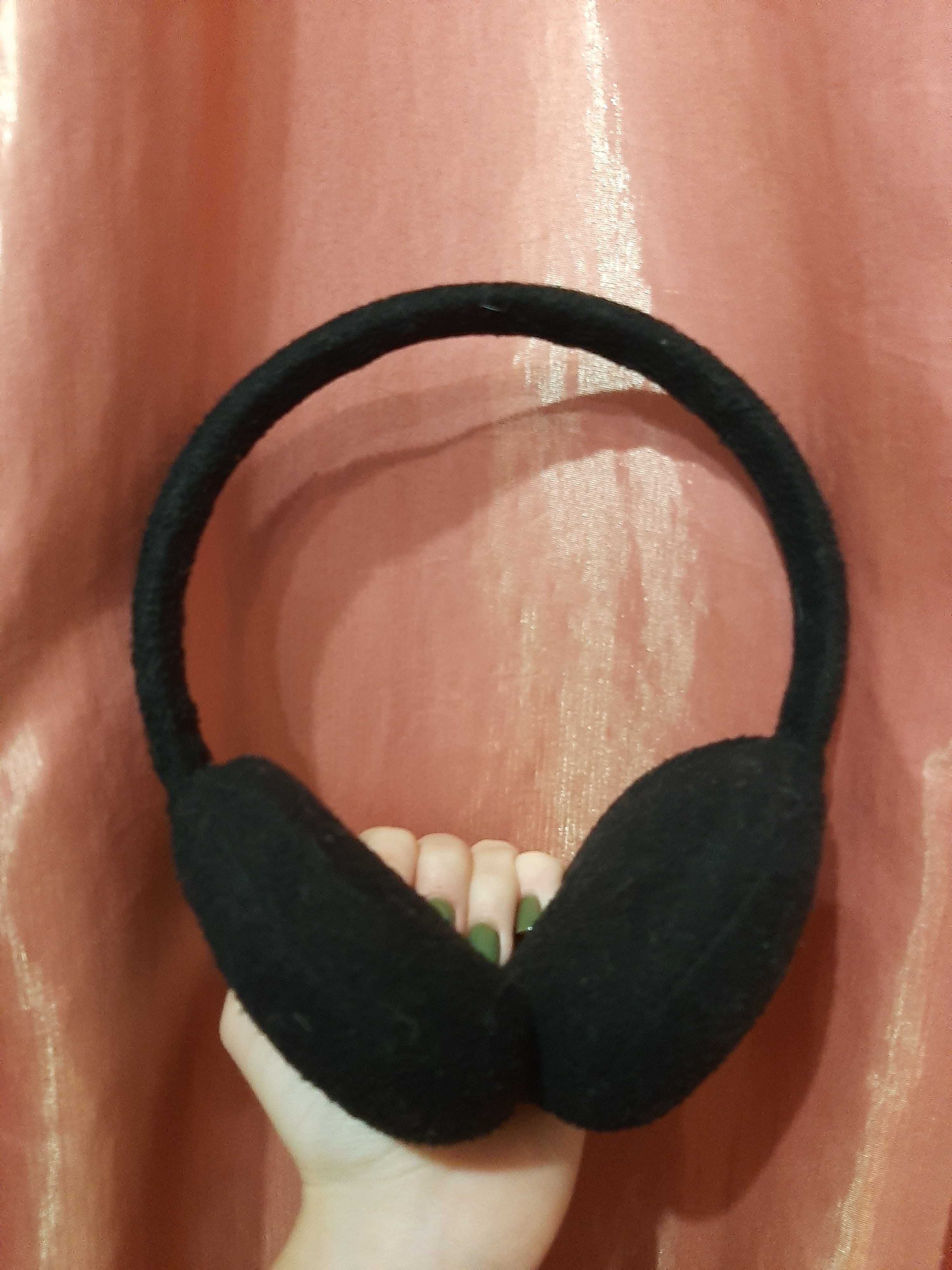 Теплі чорні навушники
