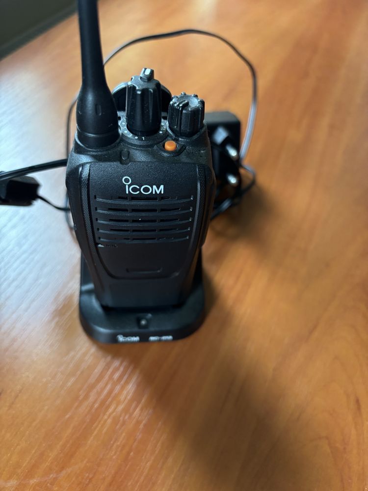 Радиостанция Icom IC-F2100D оригинал.