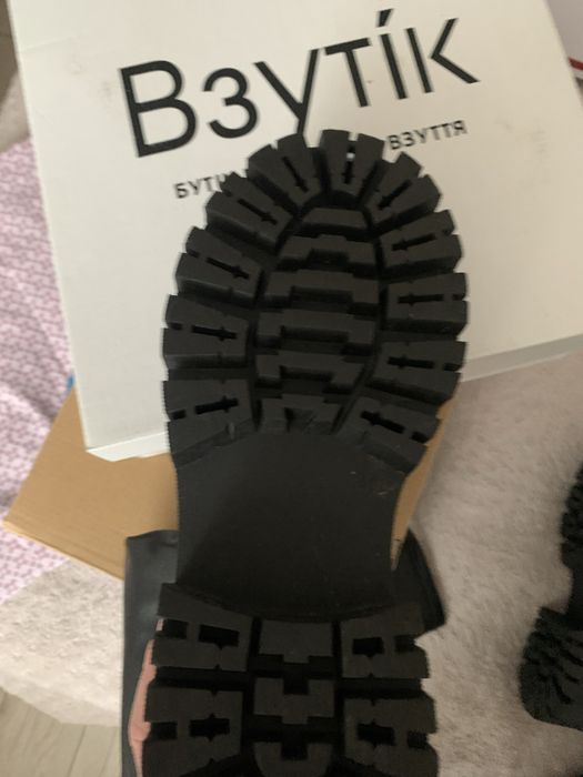 Продам! Майже нові. Ціна -1,500