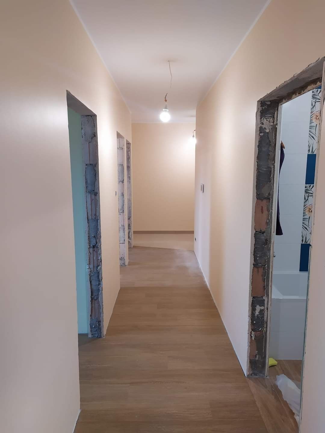 Remonty malowanie elewacji dachów gładzie glazurnik układanie paneli