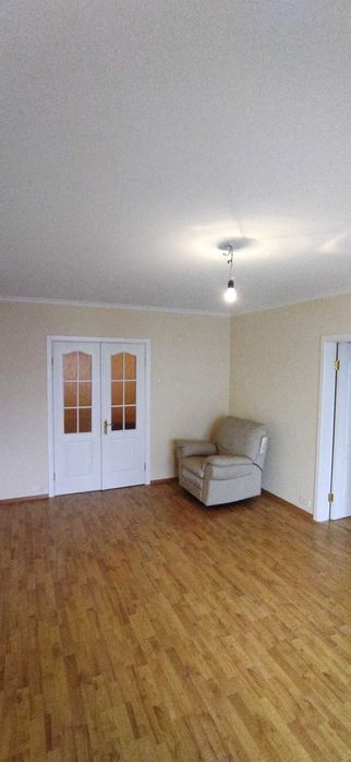 Довженка 16-Б - простора квартира біля парку — для комфортного життя!