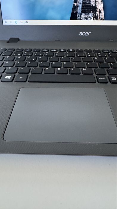 Acer E5 573 i5 8gb 256ssd 15,6fullhd mat wifi dvd hdmi usb 3.0 win 10