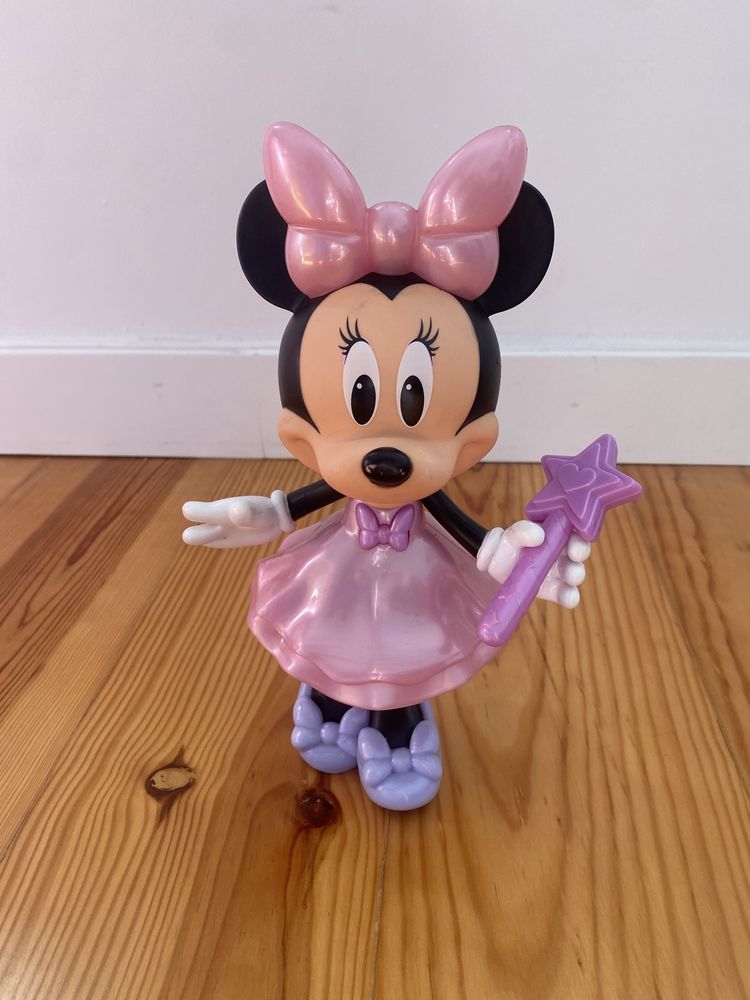 Minnie interativa com varinha magica