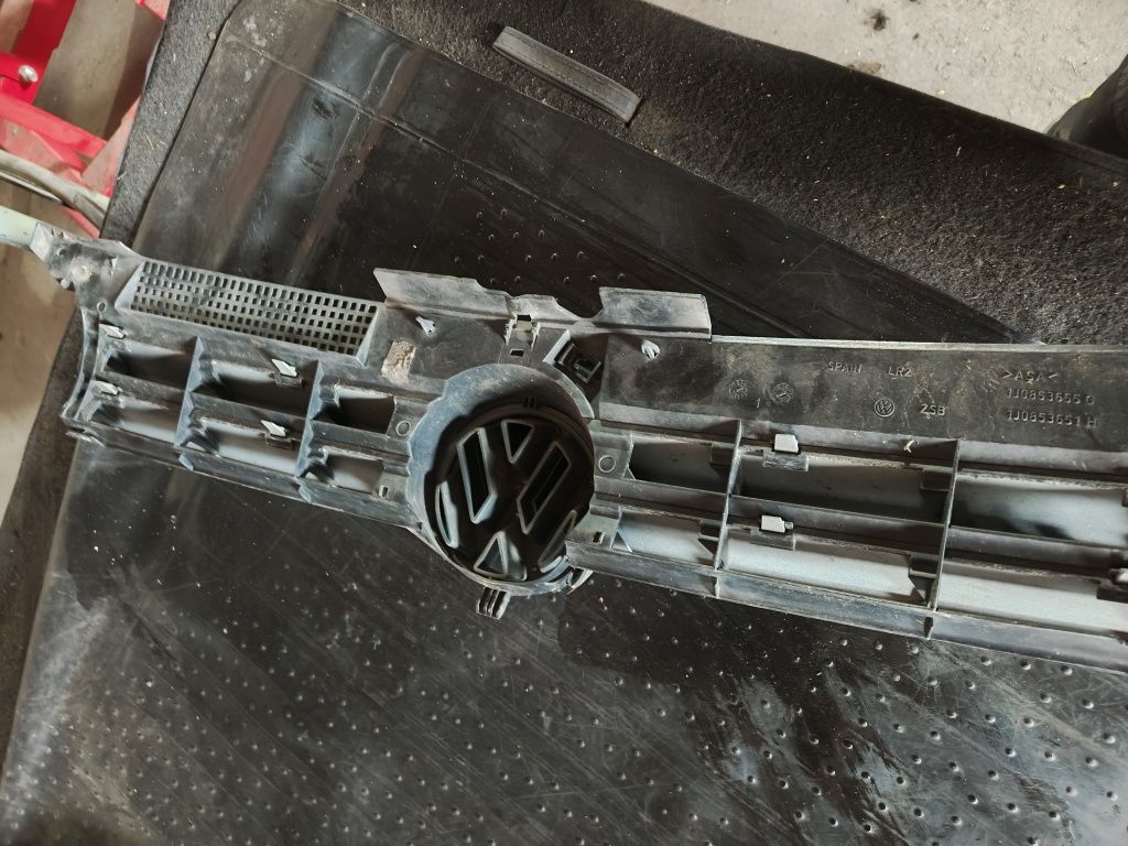 Grill przód atrapa maski volkswagen golf 4 lb7z